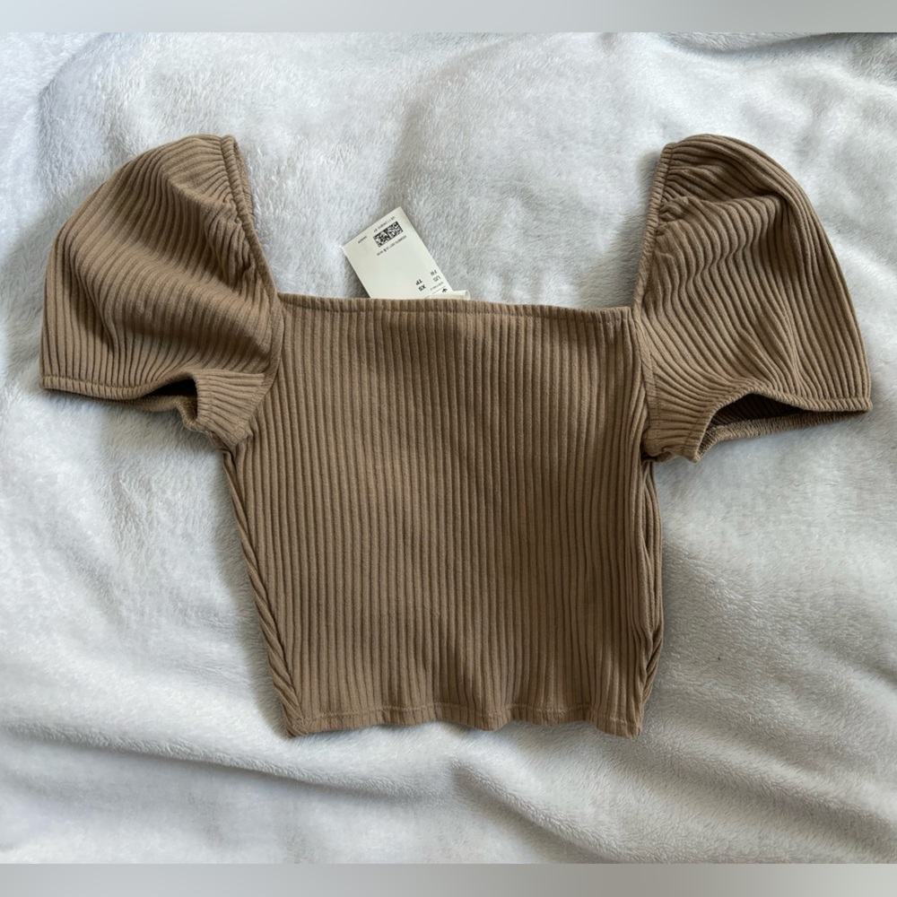NWT H&M Puff Sleeve Crop Top